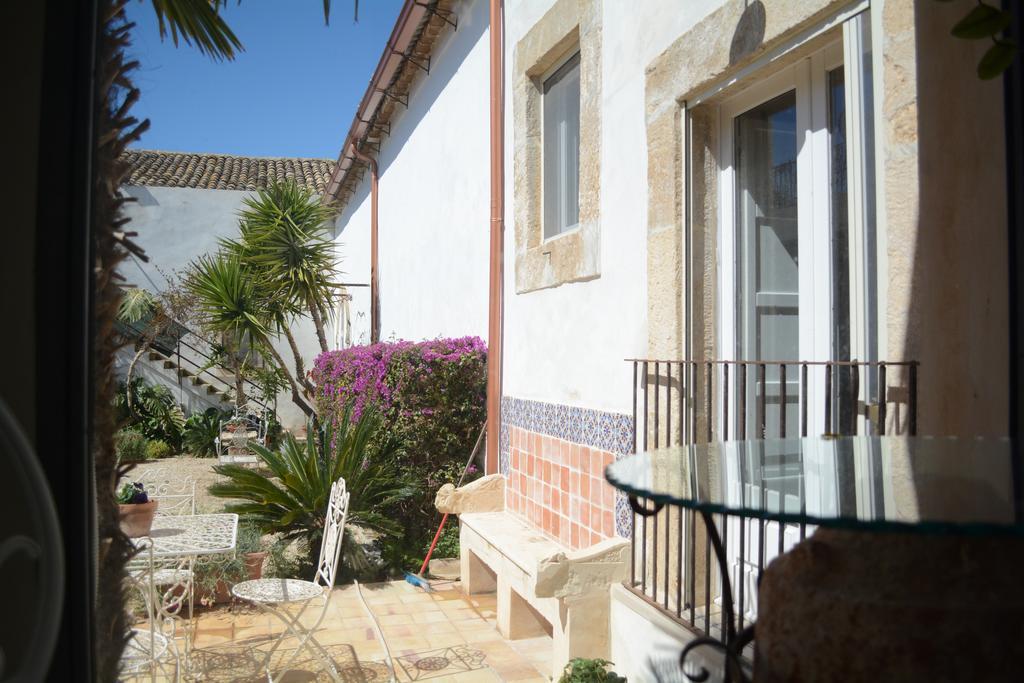Casale Rocca Fiorita Bed and Breakfast Acate Exterior foto